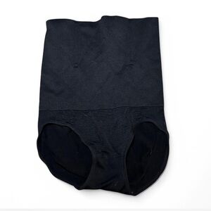 Black shape wear bottoms size medium never worn no tag